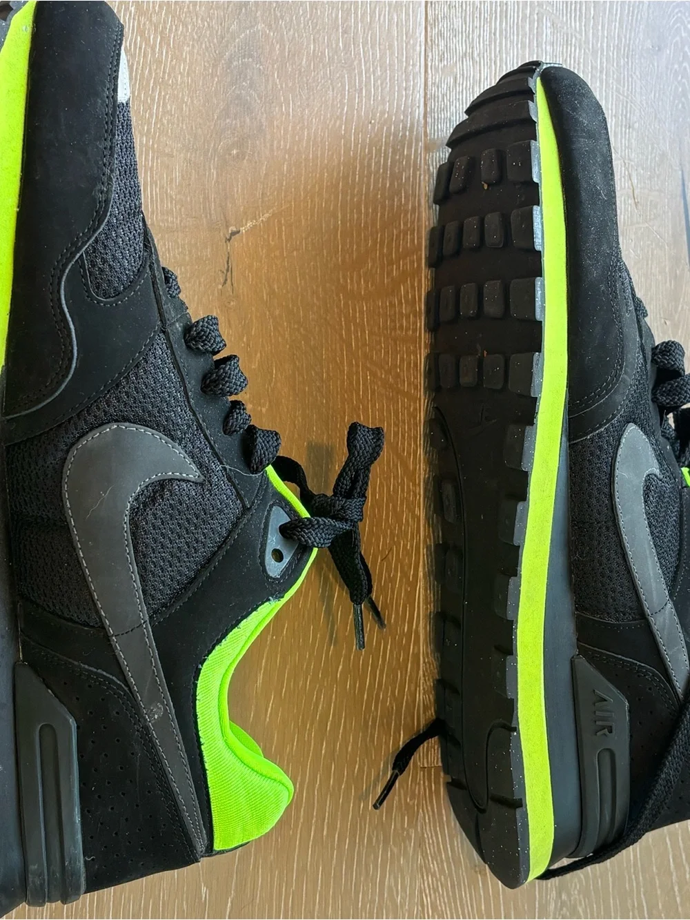 Nike Men’s Black Sneakers with Neon Green Lining